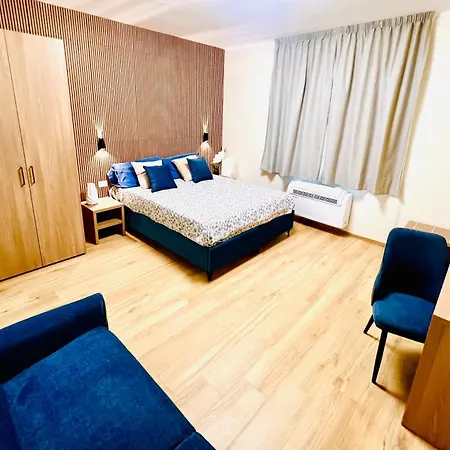 Casa Seafront 3*