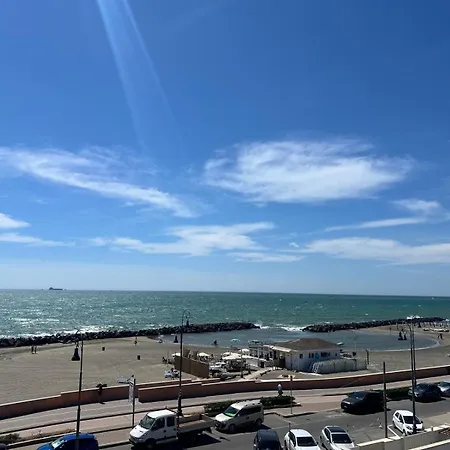 Casa Seafront Guest house *